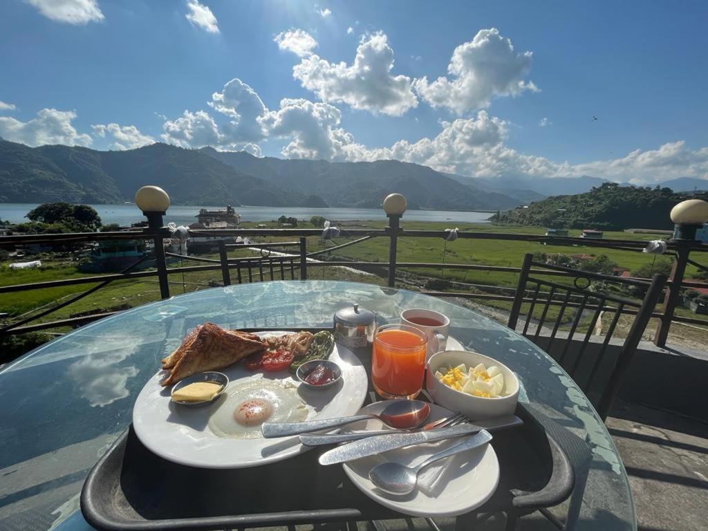 Hotel August Lake Pokhara Buitenkant foto