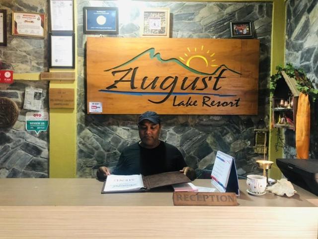 Hotel August Lake Pokhara Buitenkant foto